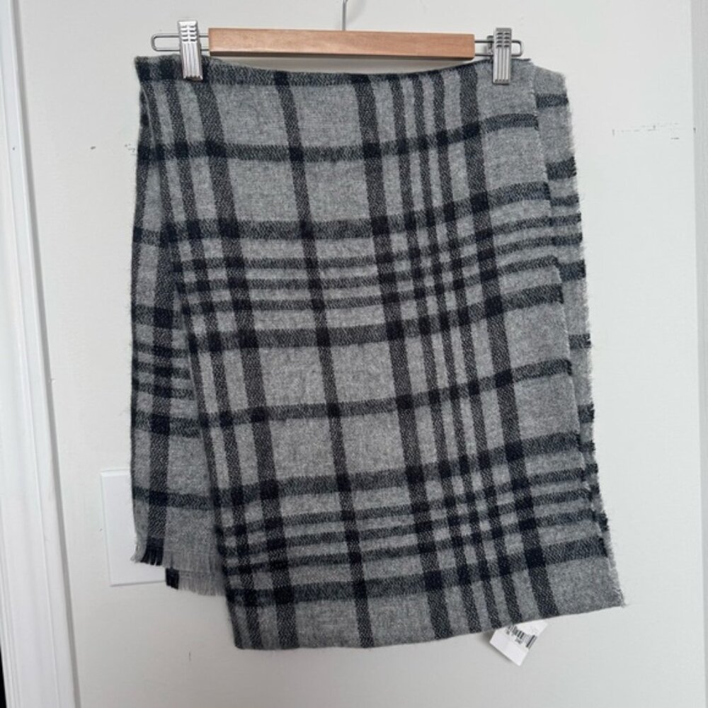 NWT ETEREO PLAID BLANKET SCARF - Picture 2 of 4